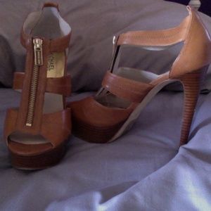 Michael Kors Berkley Leather T-Strap Sandal (8.5)